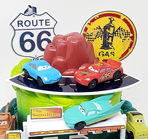 Dekoratif Aksesuarlarla McQueen, Mater ve Sally'nin Yer Aldığı Otomobil Temalı Radyatör Yayları Doğum Günü Pastası Topper